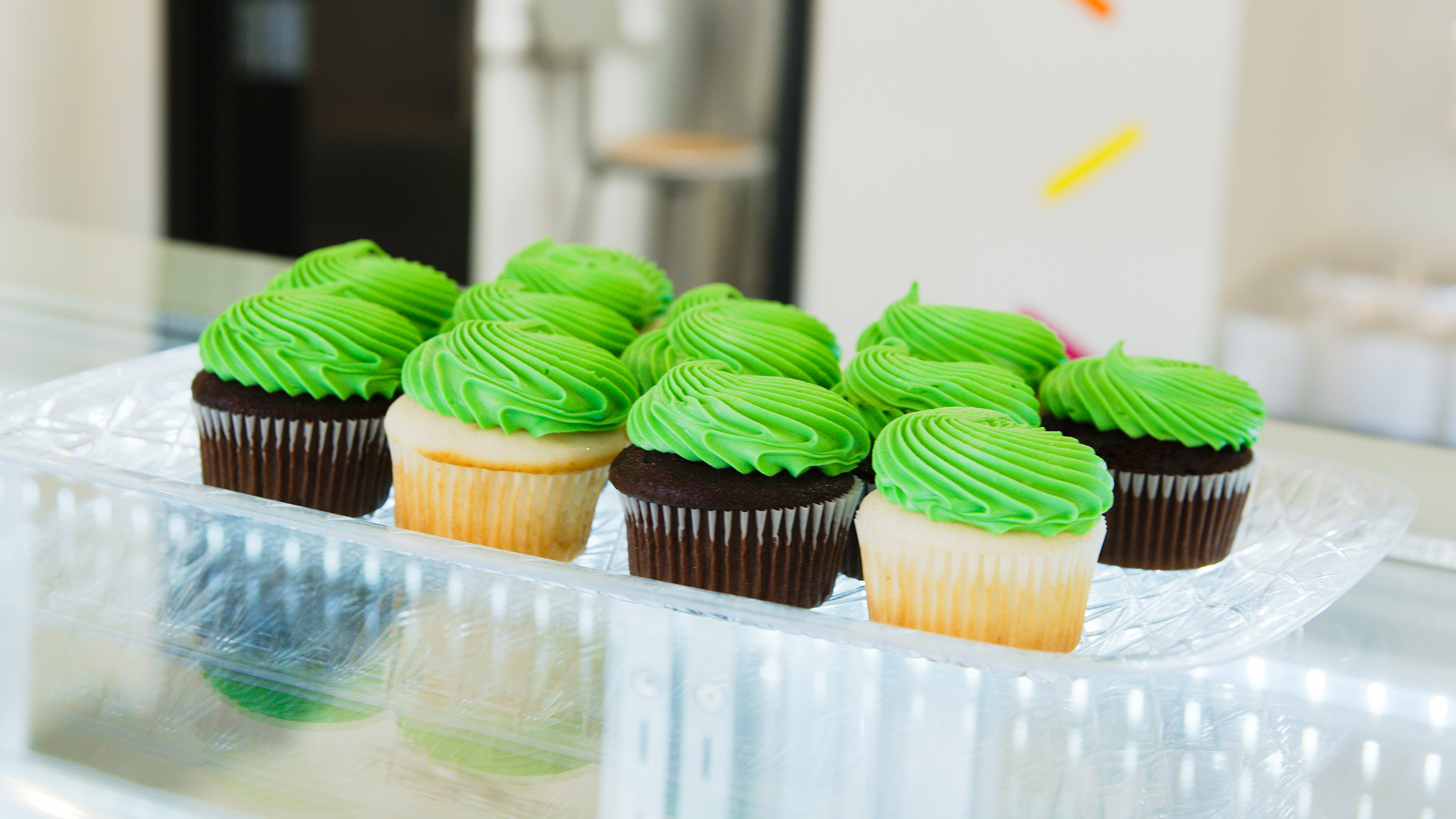 Vanilla and chocolate cupcakes with green frosting